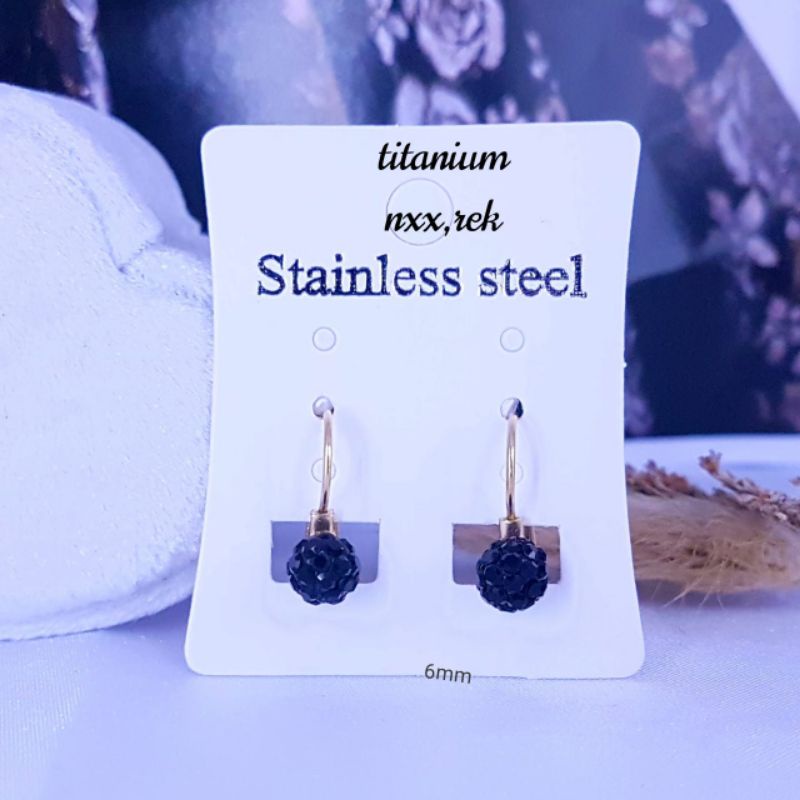 bisa cod:Anting titanium,tidak luntur,bisa dipake mandi dan sehari hari