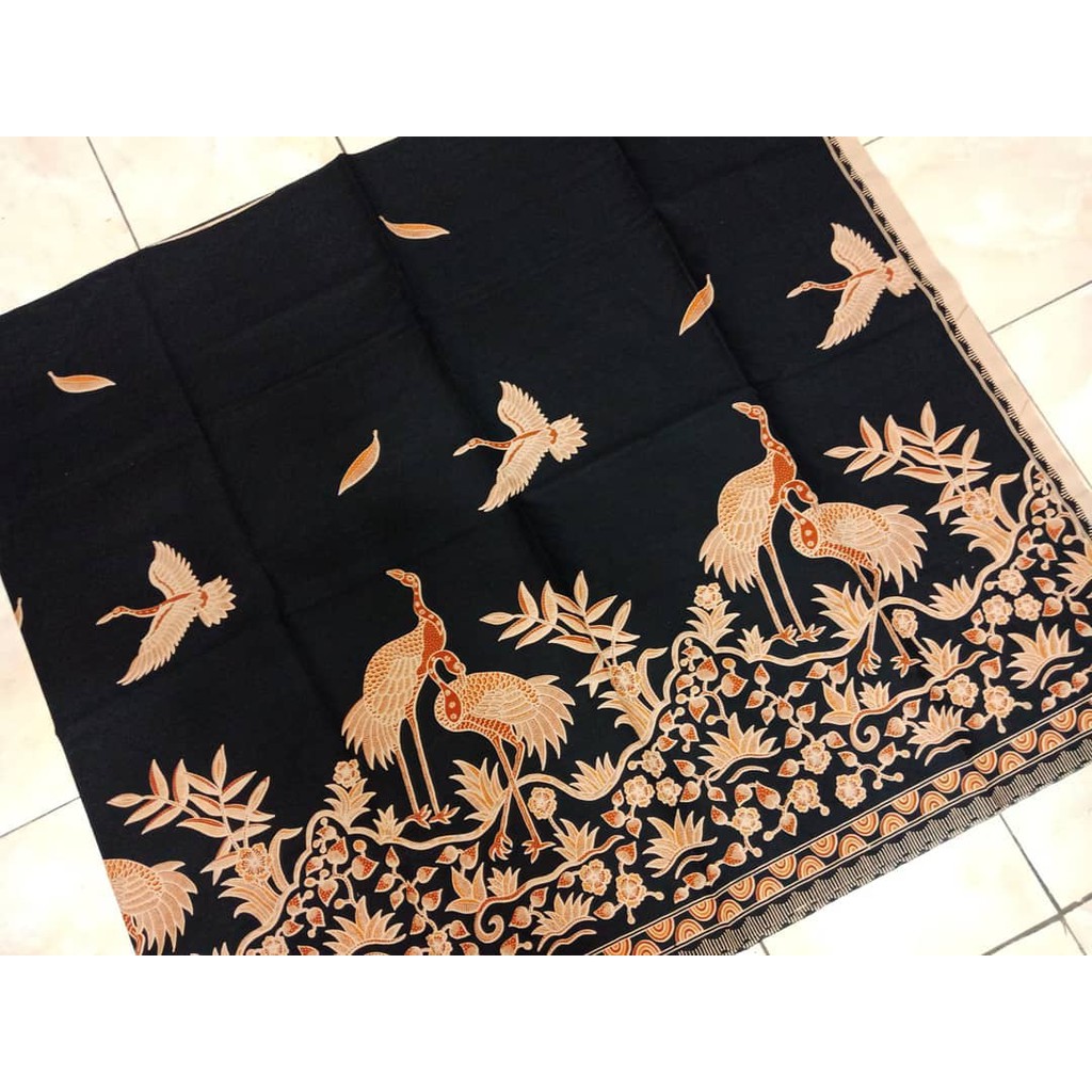 Kain batik solo bangau terbang hitam