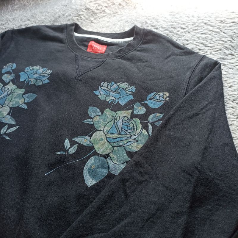 Crewneck motif flower
