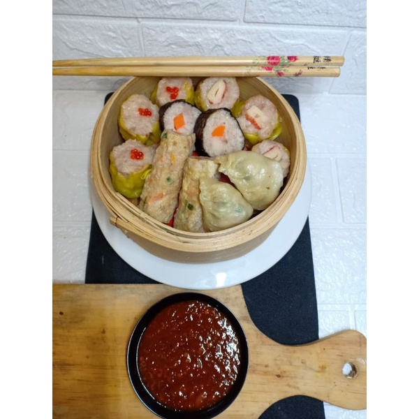 

Dim Sum frozen mix isi 12 pc