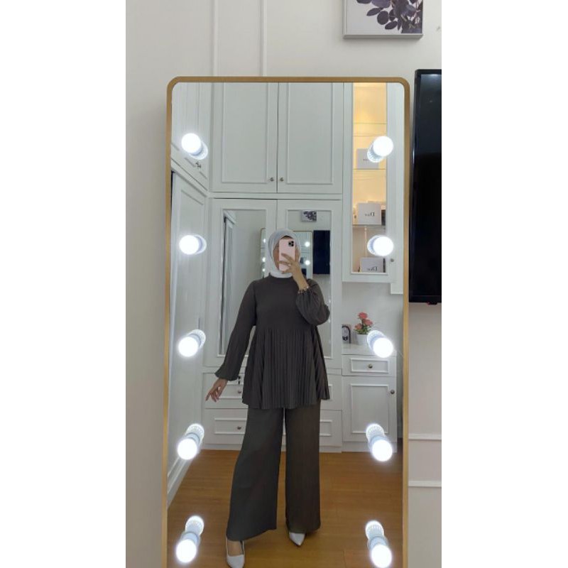 One Set kalola import plisket knitt