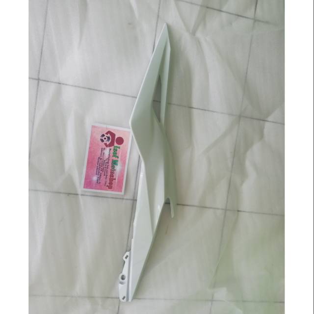 Cover Body belakang cbr 150r Facelift Putih