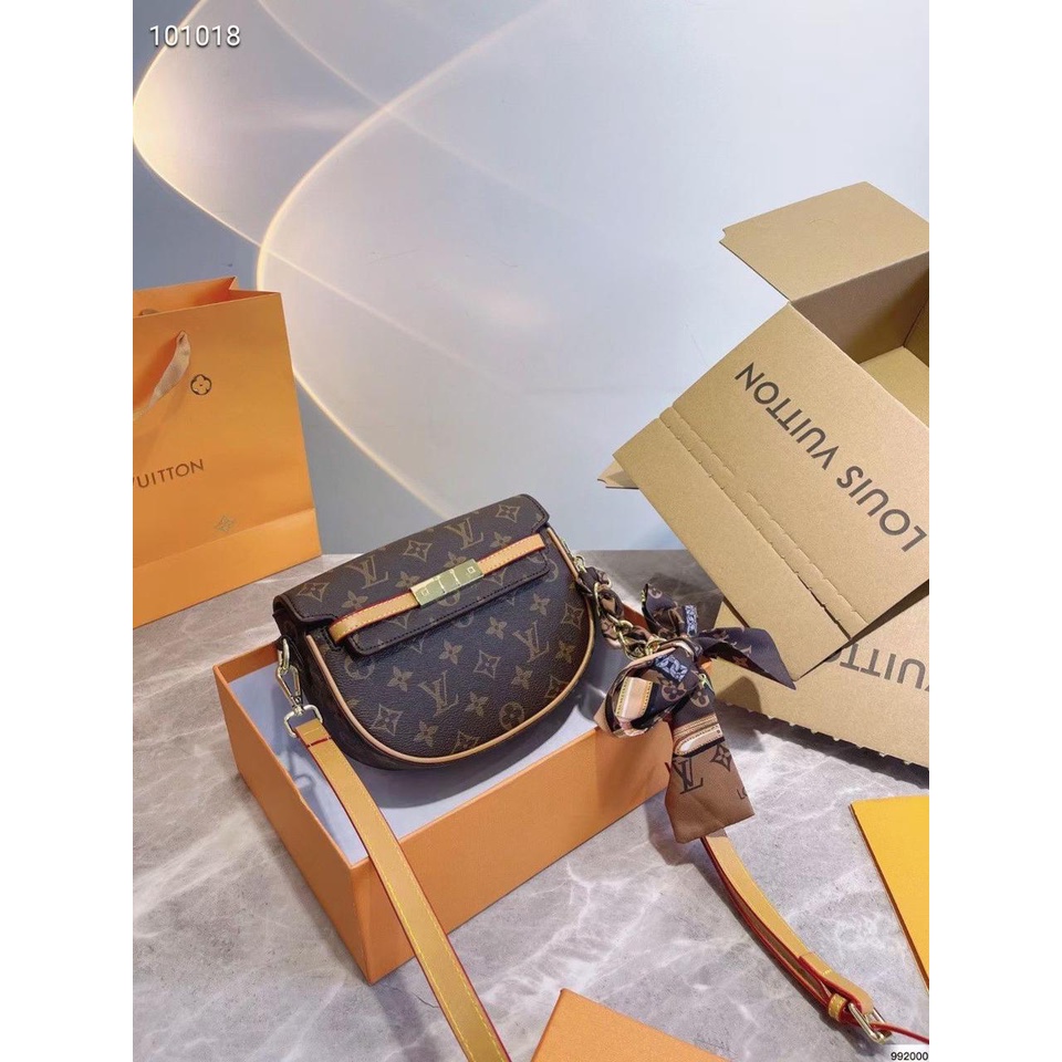 L*uis Vuitton Crossbody 9285 (Free Dustbag +Dalam Suede+ Bubblewrap)