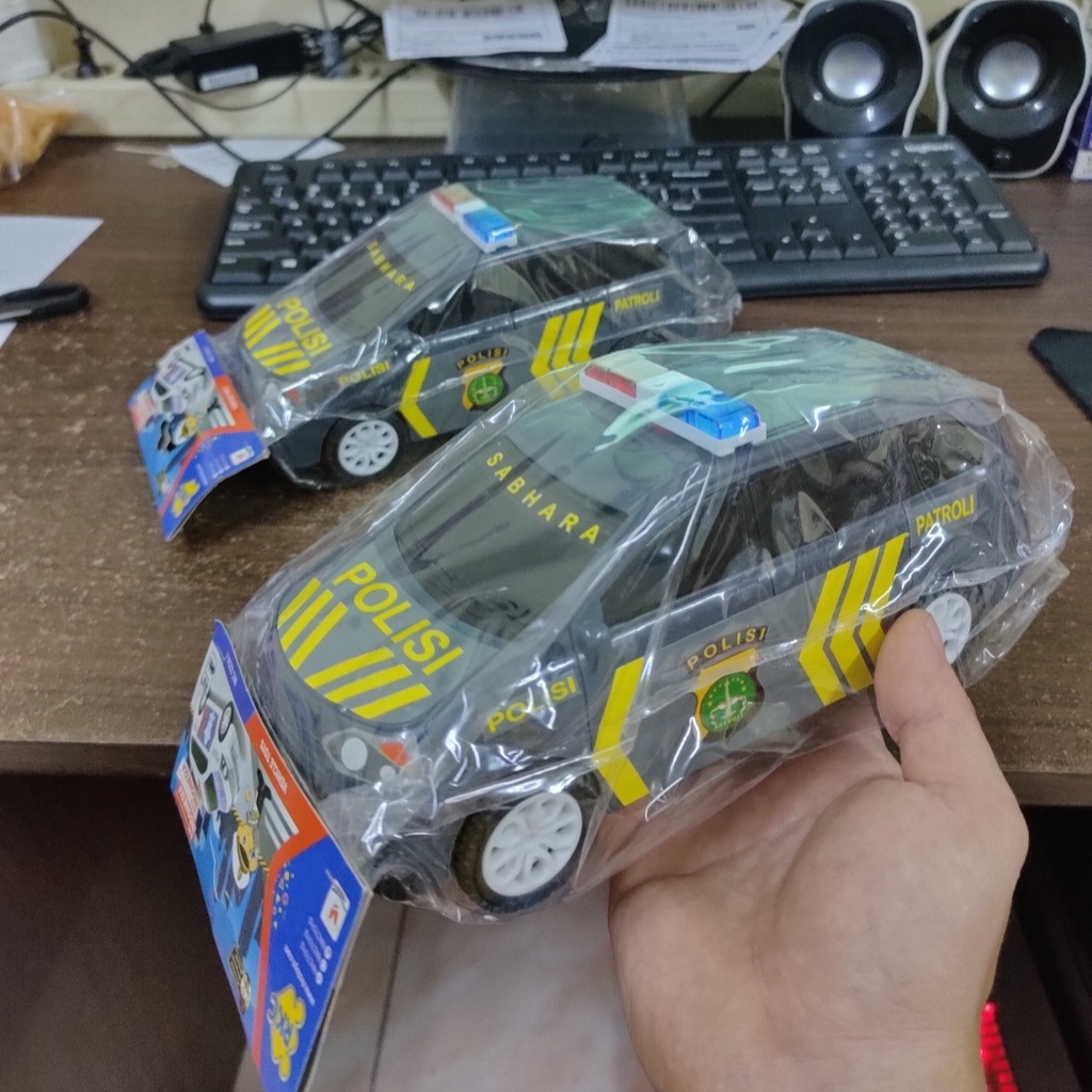 Mainan Mobil Polisi Avanza - Mainan Diecast