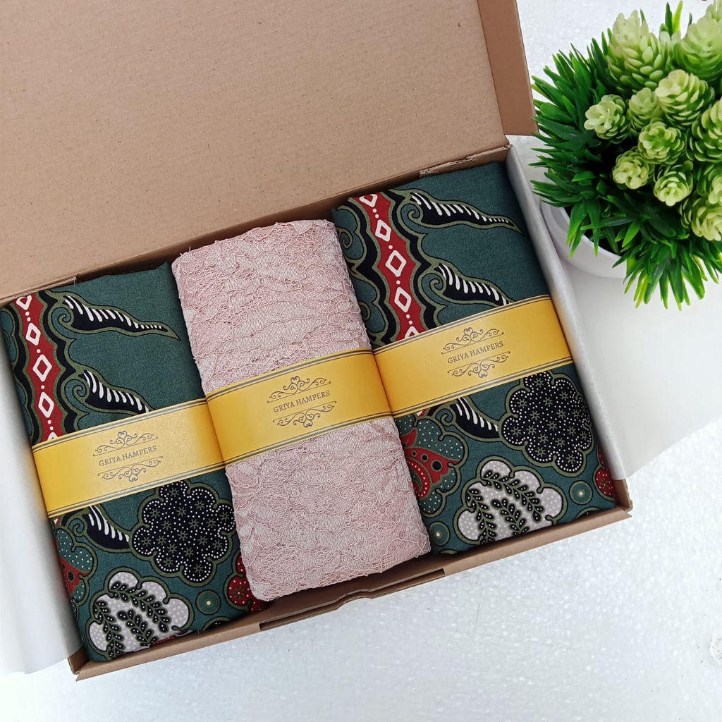 KADO NIKAHAN / KADO PERNIKAHAN / HAMPERS WEDDING KAIN BATIK SARIMBIT + KAIN BROKAT