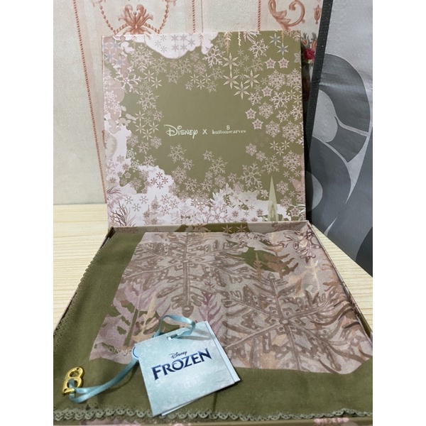 Buttonscarves Frozen / Button Disney