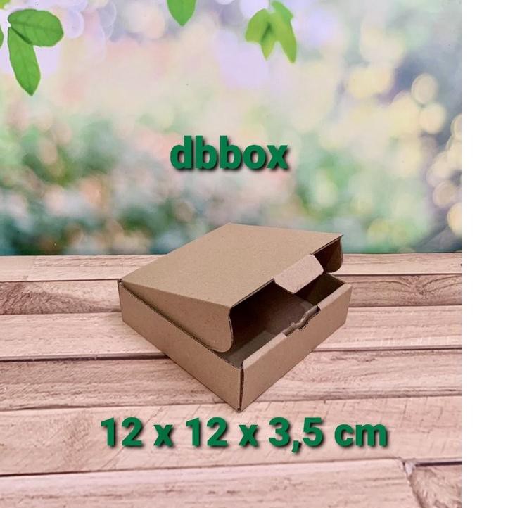 

Saleϟnew ( 10 pcs ) Kardus uk. 12 x 12 x 3,5cm...Die Cut untuk kotak Aksesoris dll, model box pizza