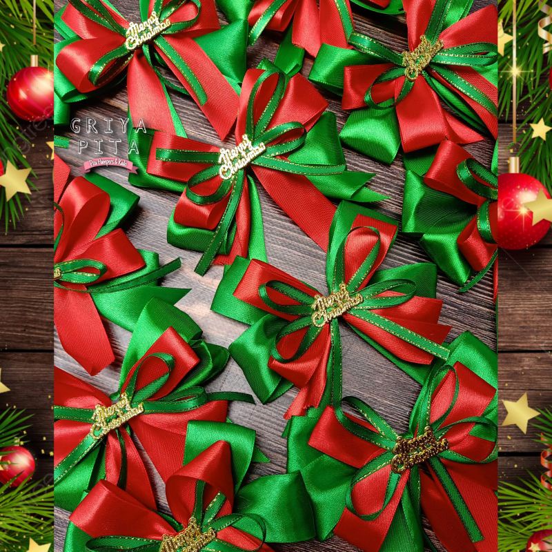 

Pita Hampers Natal T-4, Pita 3 layer dengan Christmas Topper.