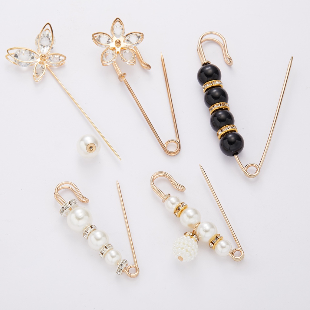 Set of 6 Round Flower Rabbit Badge Pendants with White Imitation Pearls and Rhinestones, One-pin Pins and Big Brooches