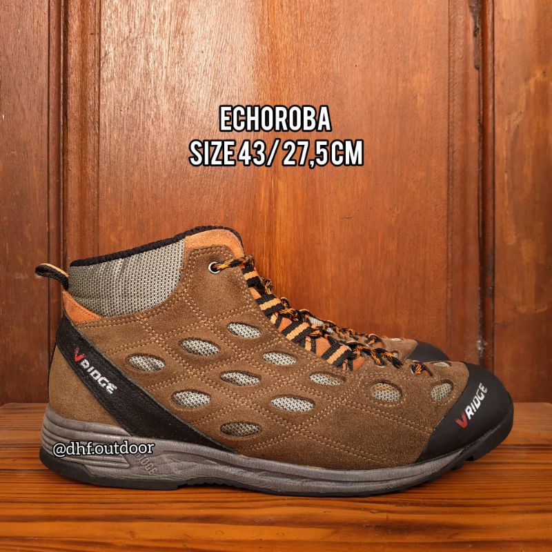 Sepatu gunung Echoroba