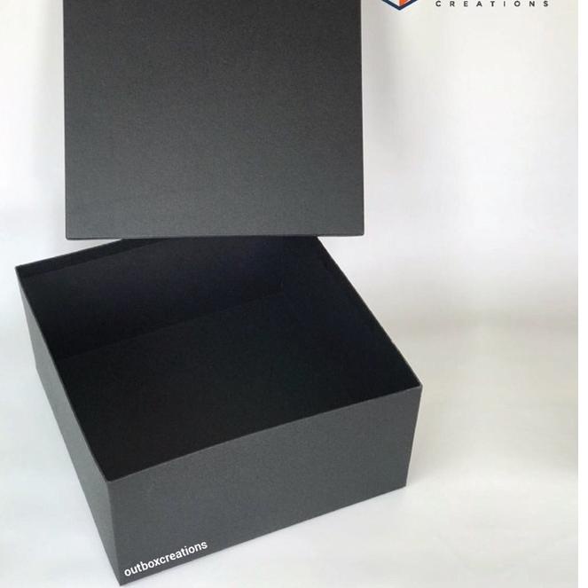 

Box kado hitam
