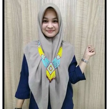 

Kalung Manik Cantik Etnik Dayak Khas Kalimantan
