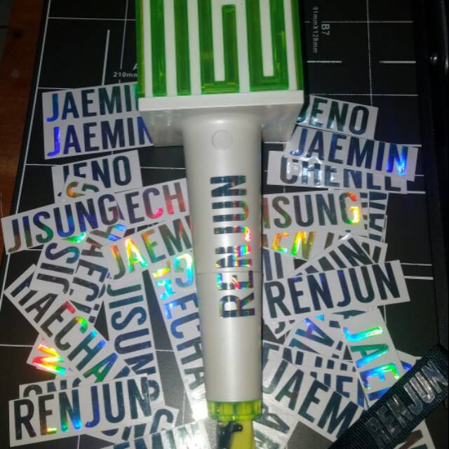 NCT / WAYV Stiker Hologram [Nama Member]