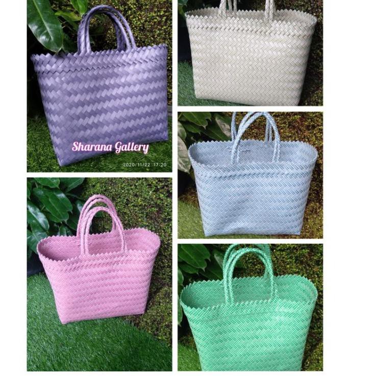 

Readystock 9MJI0 tas anyaman plastik untuk souvenir size (M) P:28 L:12 T:25 84 Diskon