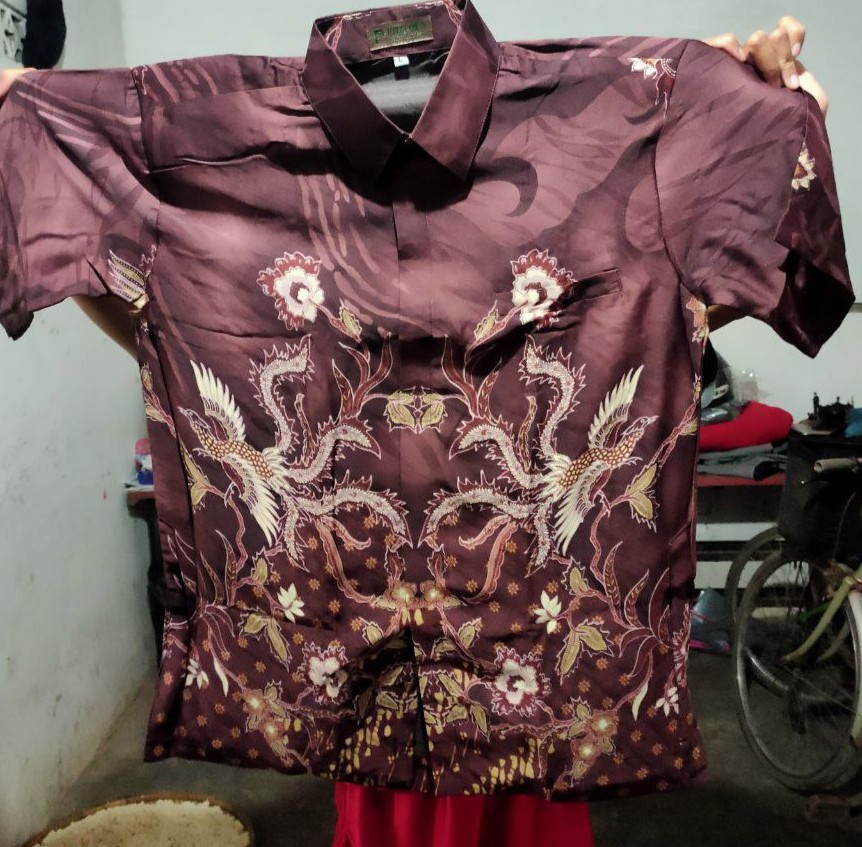 Kemeja Batik Semi Sutra Kreep Puring Istimewa Bahu Pakai Busa Kemasan Kardus Loyality
