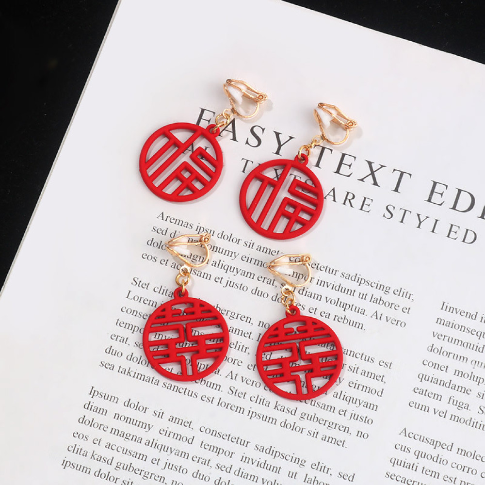 Anting Klip Tanpa Tindik Desain Tulisan Fu Blessing Warna Merah Gaya China Vintage Untuk Wanita