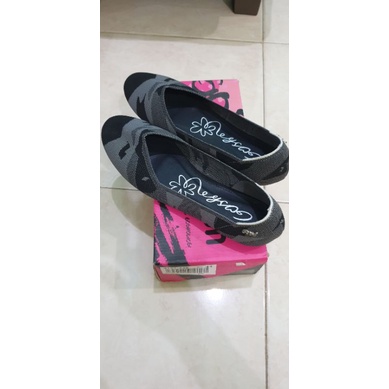 preloved sepatu gosh hitam