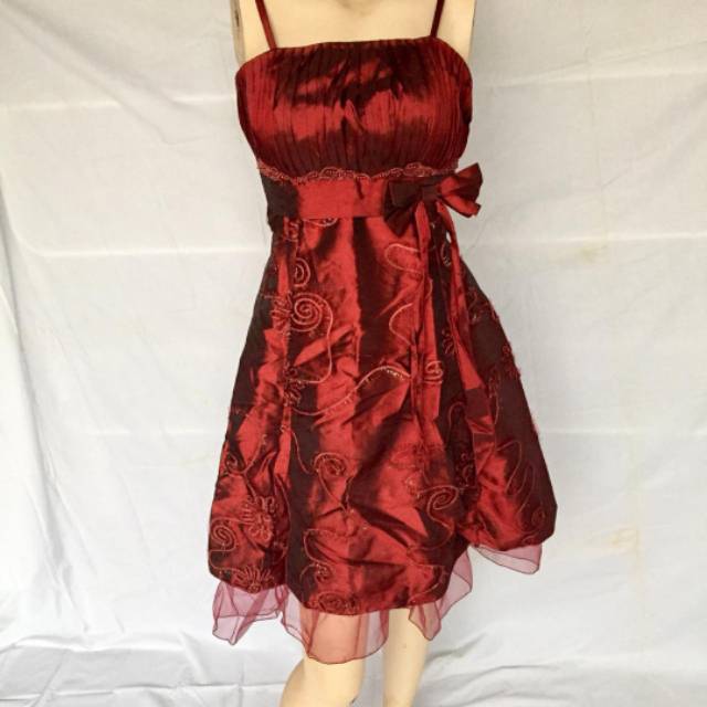 Prom dress satin red gaun pesta sweet seventeen