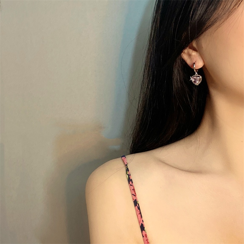 Anting Bentuk Hati Bahan Zirkon Warna Pink Gaya Vintage Korea Untuk Aksesoris