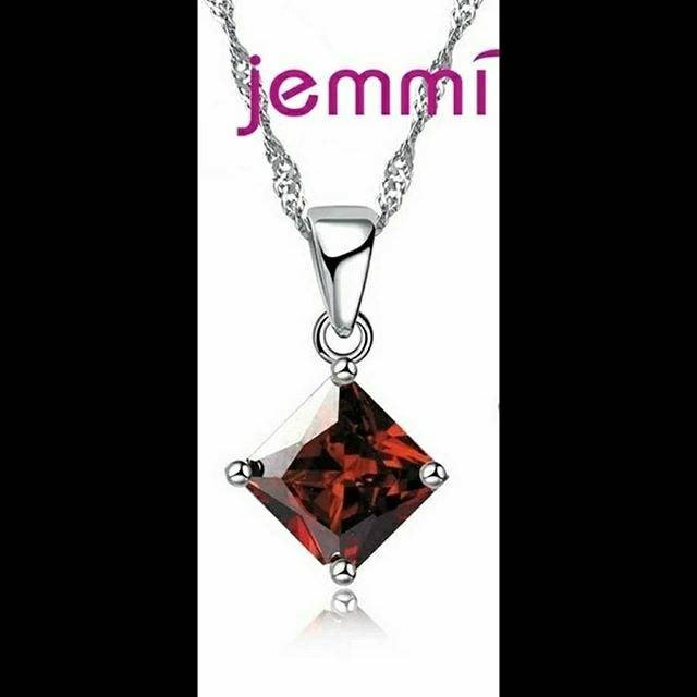 Kalung batu zirconia