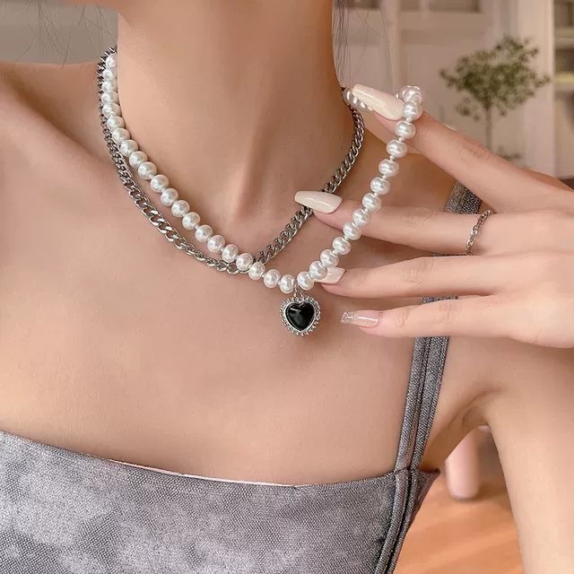 Kalung Choker Rantai Multilayer Desain Hati Kupu-Kupu Aksen Kristal Mutiara Untuk Wanita