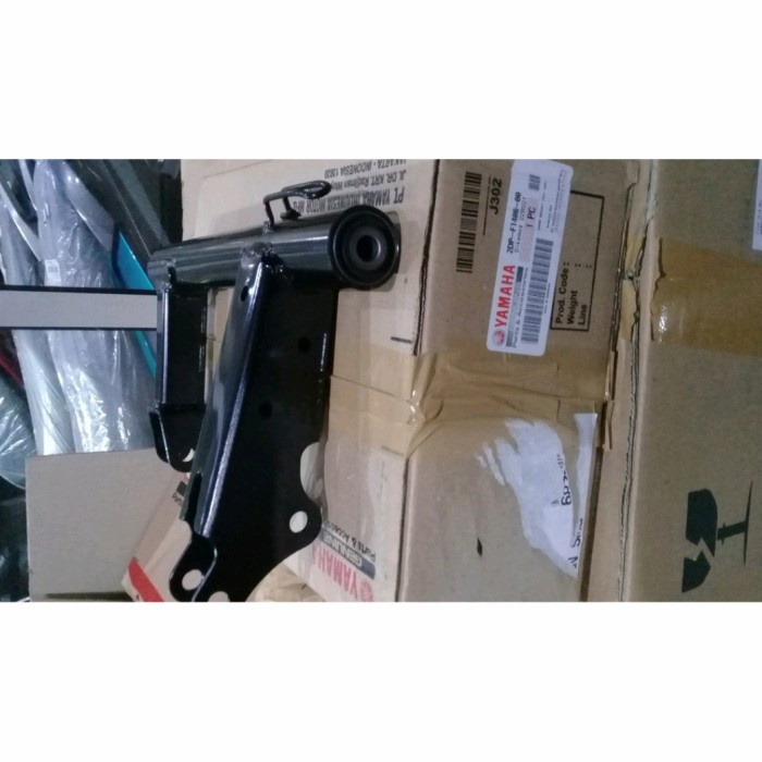 BRAKET ENGINE MOUNTING ENGINE NMAX OLD ORIGINAL YAMAHA