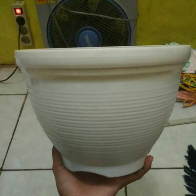 Pot Bunga Tanaman Motif Lebah Warna Putih 24cm - Nkt