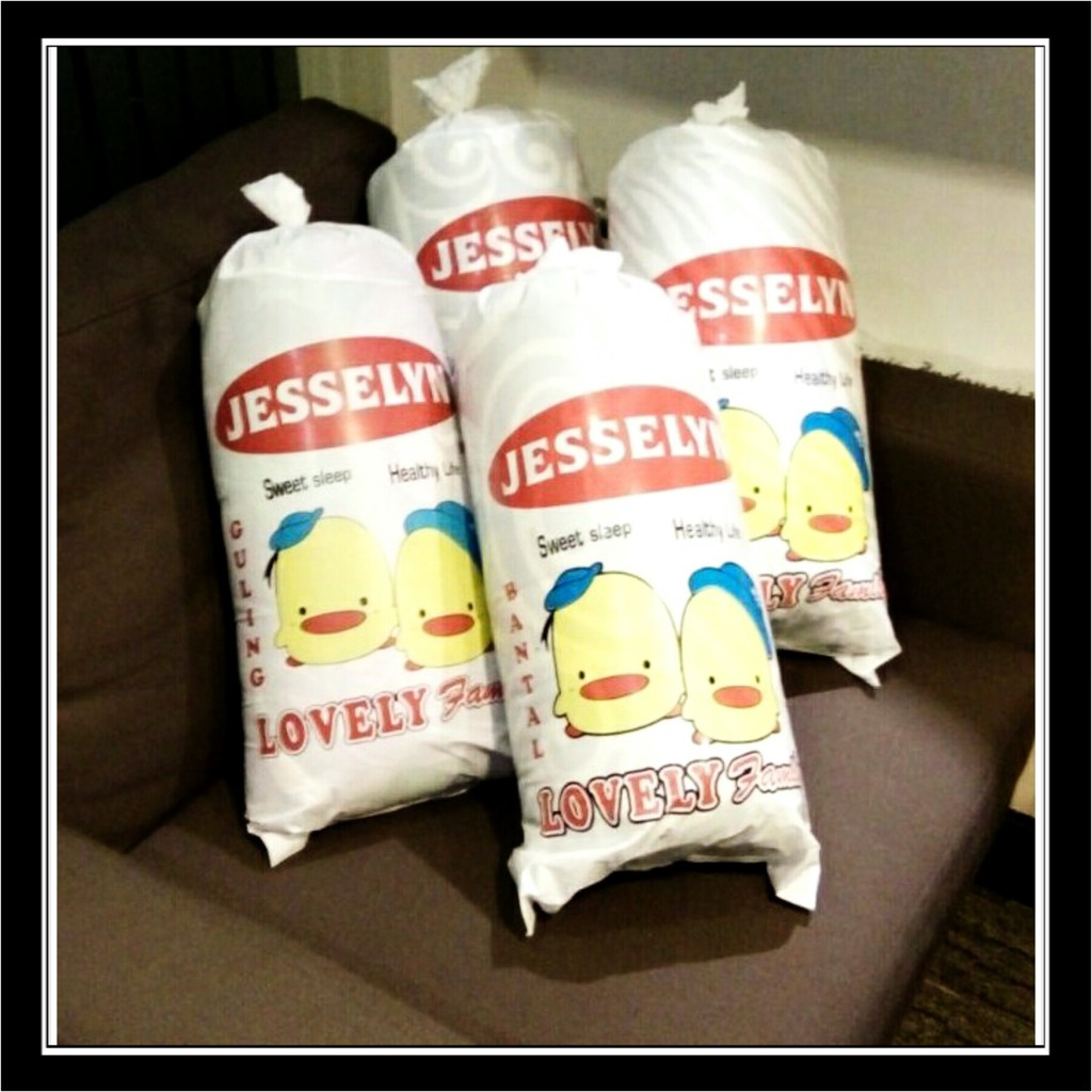 Bantal Jesselyn Motif