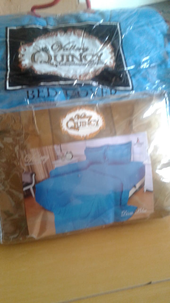 Bedcover + Sprei Fitted Flat Quincy Vallery Polos Tinggi 30 180x200 Dark Red Dark Pinkv Bc180vlr