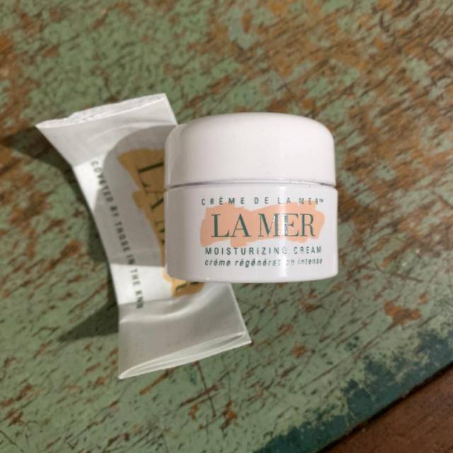 LA MER crème de la mer- Moisturizing Cream.