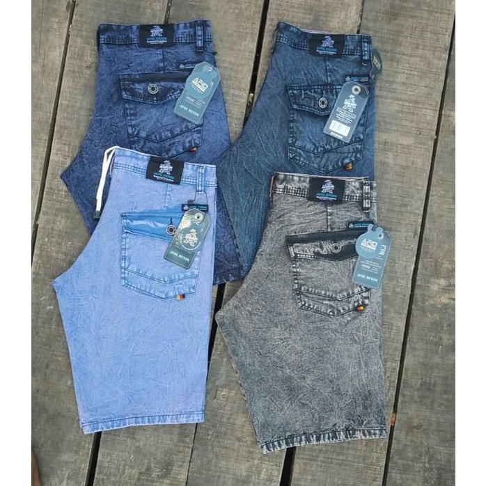 celana pendek jin pria terbaru 2021