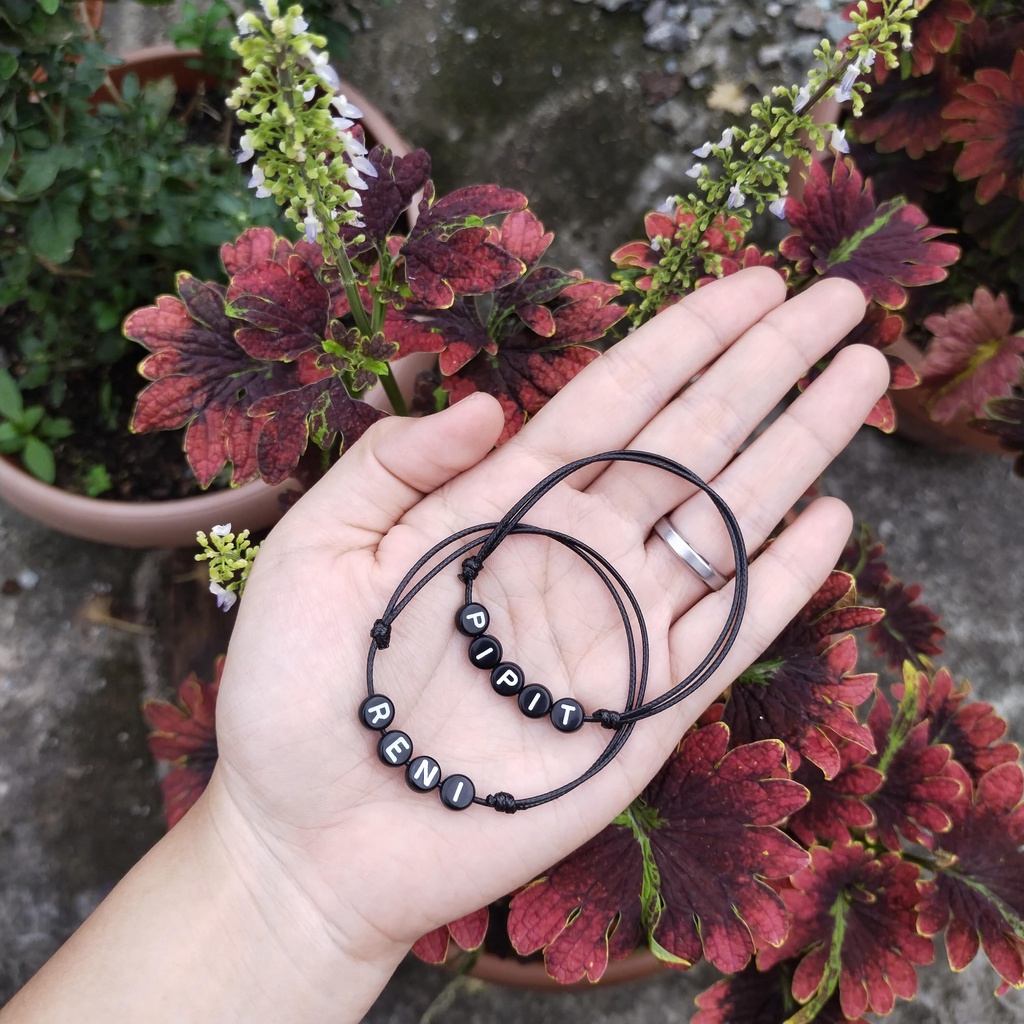 Gelang nama hitam/bisa request nama/tali kulit 1mm