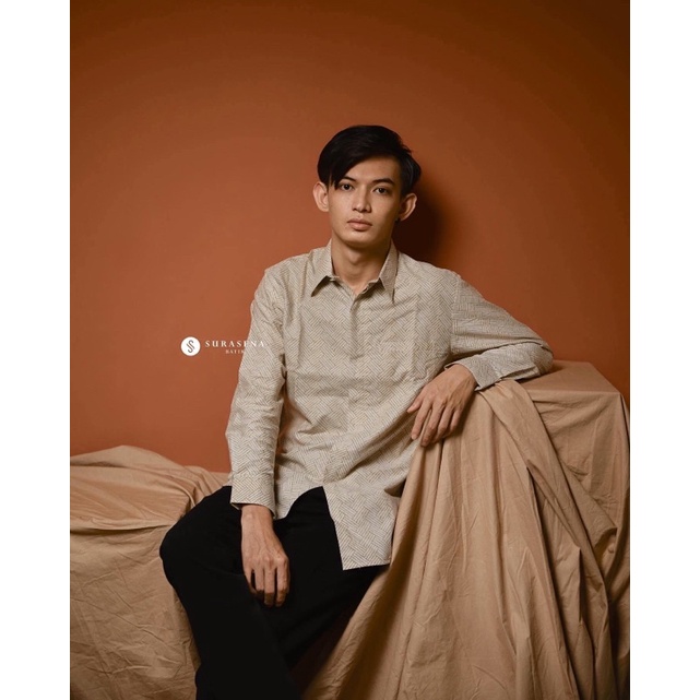 KEMEJA BATIK MOTIF KERTON
