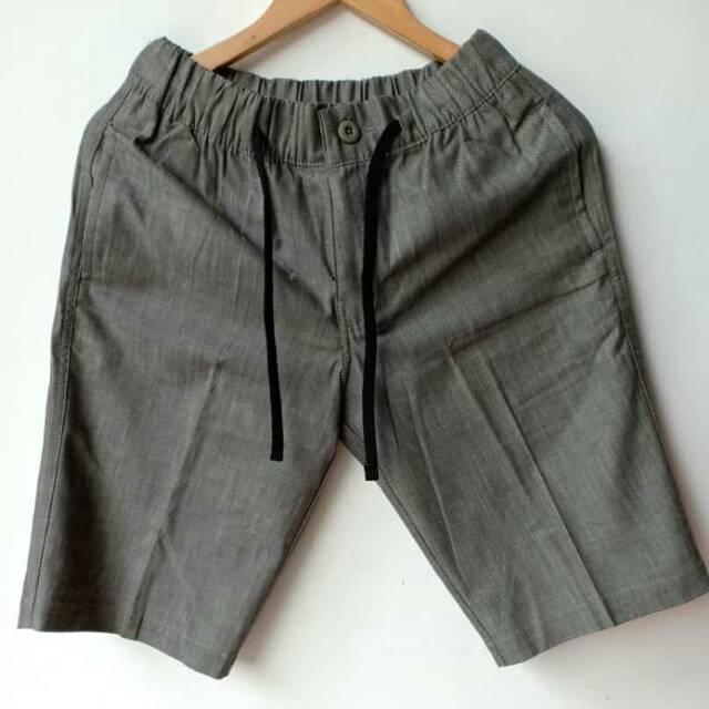 Celana pendek Altic
