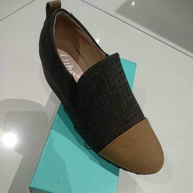 Sepatu boots hak otha