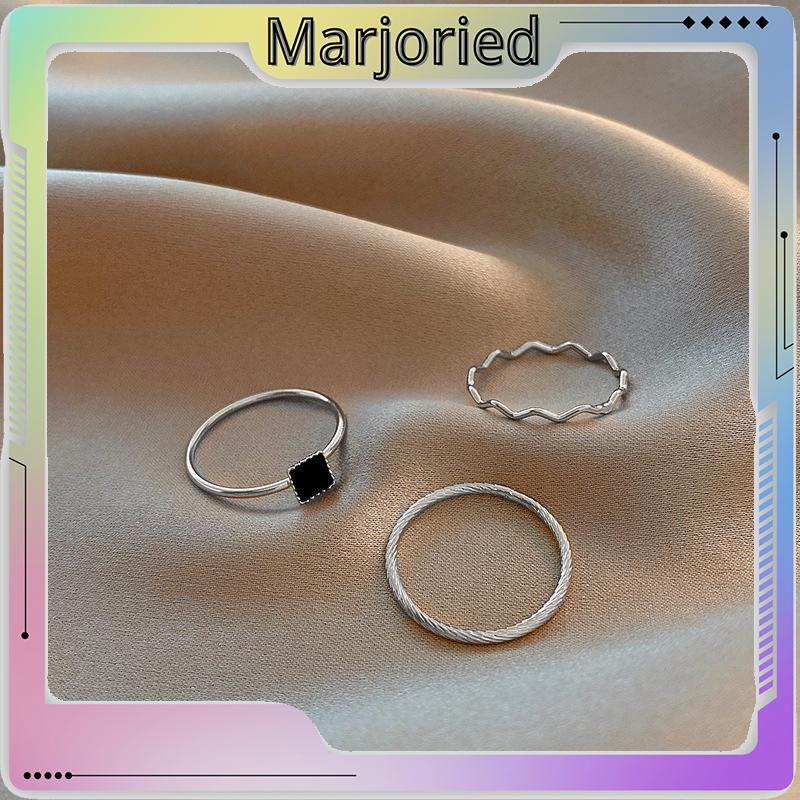 Cincin Zirkon Hitam Cincin Tiga Bagian Wanita High-end Sederhana Desain Niche Persegi Kecil-MJD