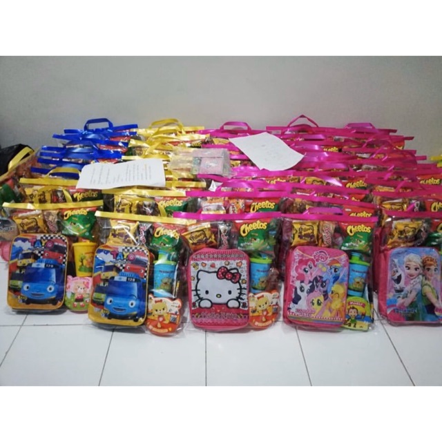 

Souvenir paket ulang tahun Tas karakter bingkisan ciki snack ulang thaun