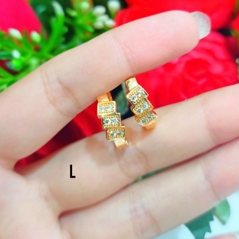 Anting dewasa jepit permata zircon varian motif Gold tidak Berkarat || COD ||