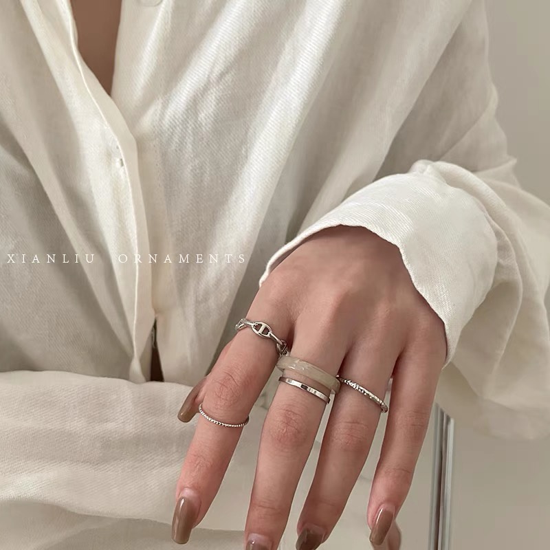 YEEZII 5pcs / Set Cincin Model Twist Hollow Bahan Resin Warna Silver Untuk Wanita