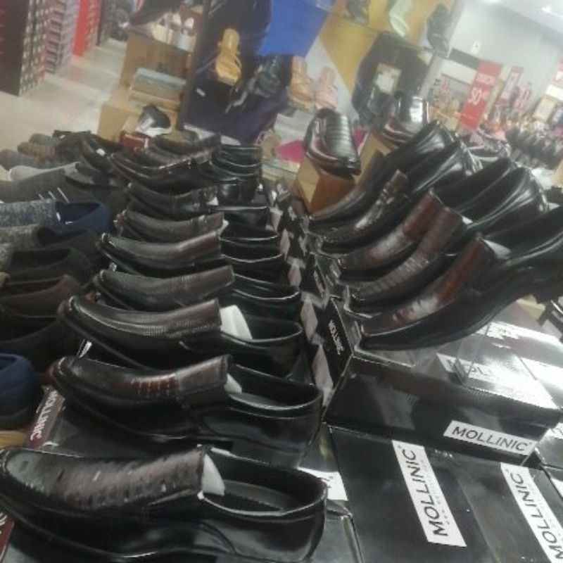 Sepatu Pantopel Pria (MOLLINIC)