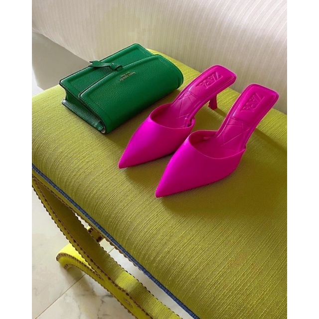 Zr slip heels