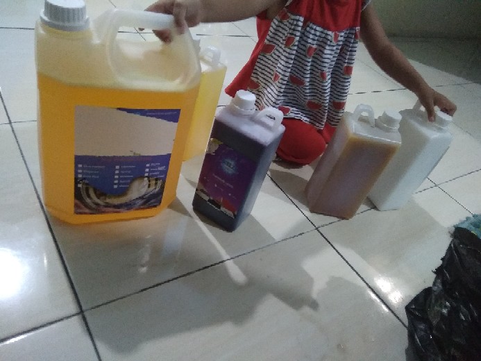 Breezy Pelicin Dan Pewangi Pakaian