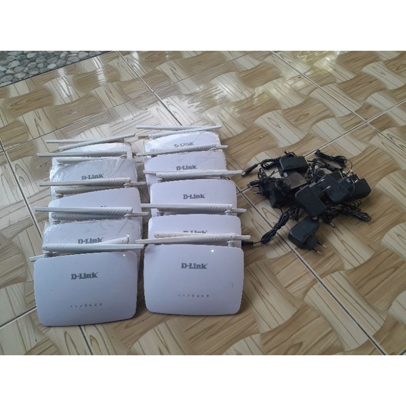 router dlink putih dan adaptor