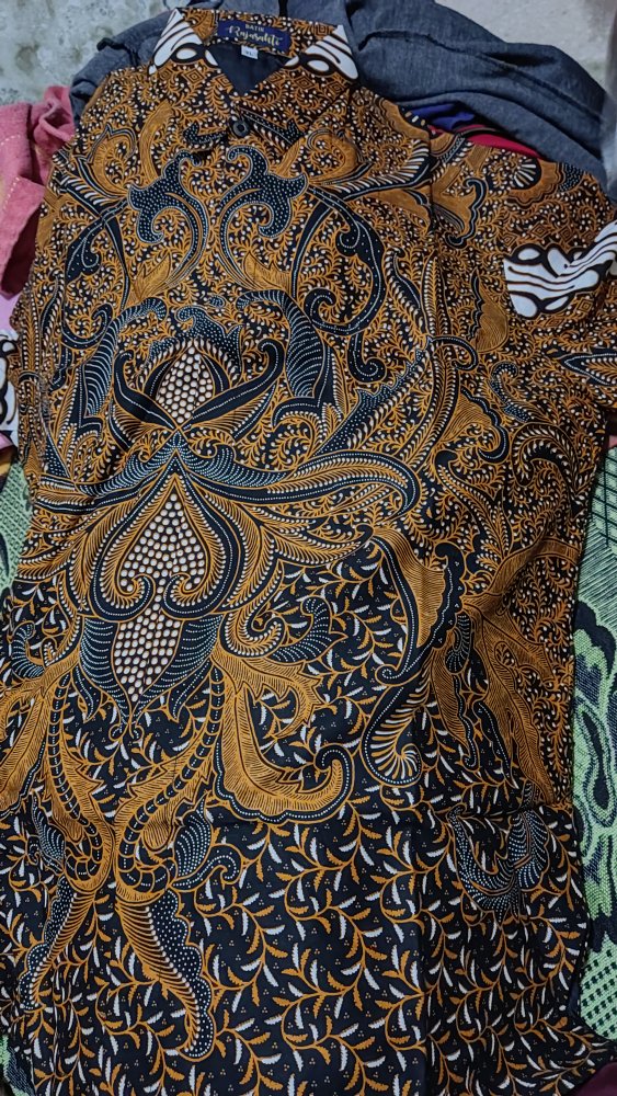 Sogan Hitam Kemeja Batik Pria Lapis Furing Lengan Pendek Katun Prisima Batik Solo