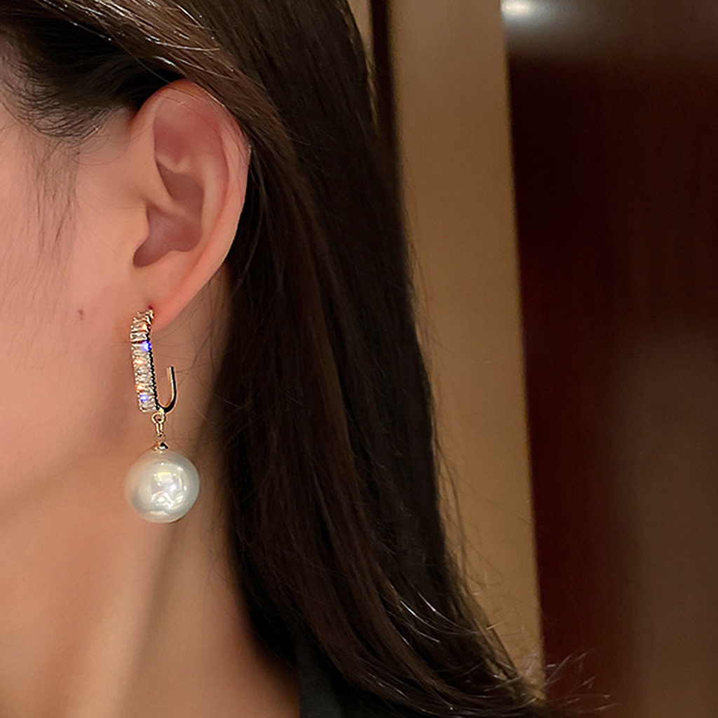 Anting Liontin Mutiara Berlian Imitasi Bentuk C Gaya Retro Elegan Untuk Wanita