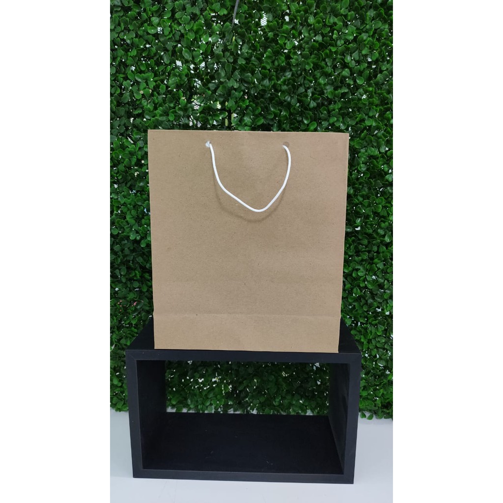 

Paper Bag Coklat Polos Kecil - 21 x 8 x 24