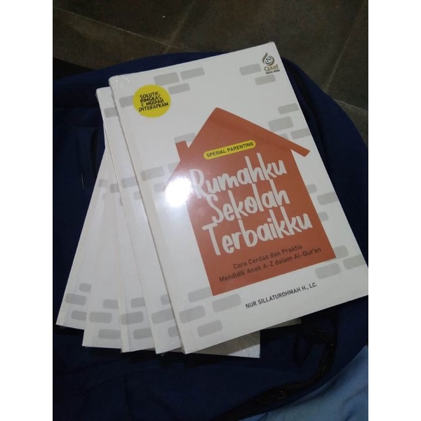 

Buku Rumahku Sekolah Terbaik | Nur Sillaturohmah.H, Lc