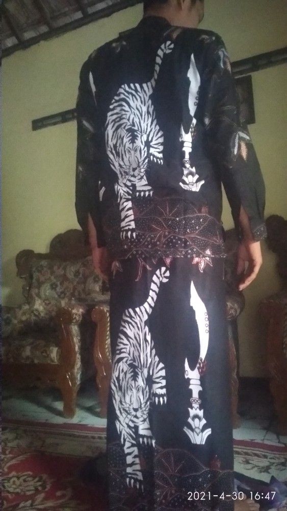 Batik Solo Modern Set Sarung Dan Kemeja Macan Putih