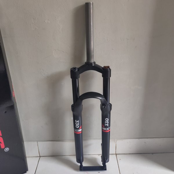 fork 27.5 pacific Xrace 330