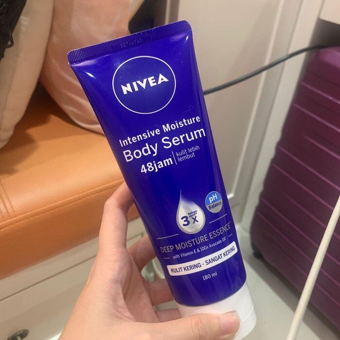 NIVEA Body Care Body Serum Intensive &amp; Moisture Serum 180 ml